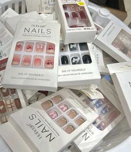 Natural 2-Minute Manicure Press-On Nails