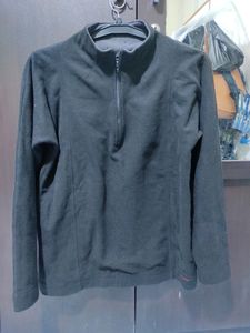 LEVI'S POLAR TOP... UP TO 41inch BUST
