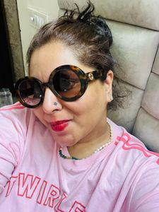 Stylish Tortoiseshell Round Sunglasses