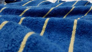 set of 2 bath towels