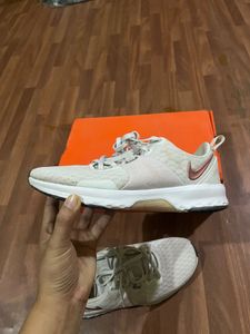 Nike Women's Lightweight Sneakers