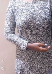 GAP BLACK AND WHITE SWEATER