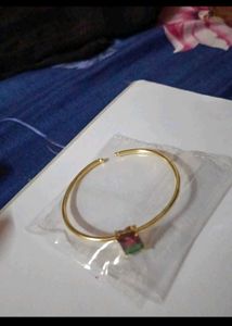 Gold Tone Bracelet with Dual Color Stone