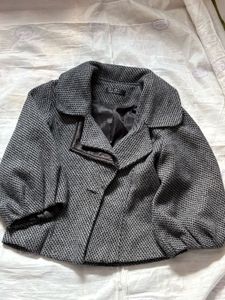 Chic Cropped Tweed Jacket