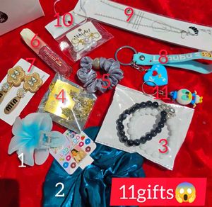 GIFT HAMPERS IN JUST 350