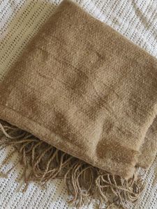 Cozy wool Scarf with Fringe