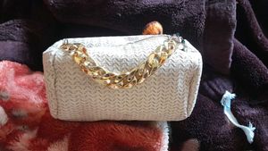 Chic hand Bag with Gold Chain Detail