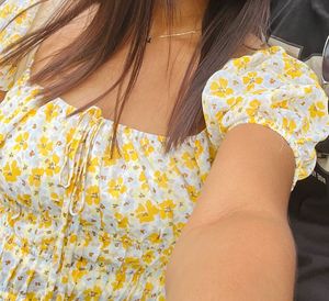 Forever 21 Chic Floral Smocked Puff Sleeve Top