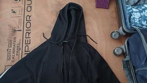 Zudio Black Zipper Hoodie