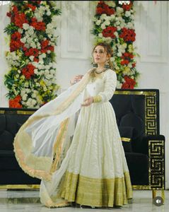 Elegant White Kurta Set with Gold Embroidery