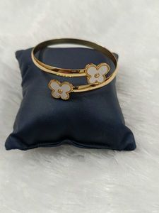 Elegant Clover Bangle Bracelet