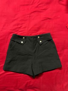 Chic Black Buttoned Shorts