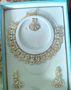 golden and silver diamond necklace set