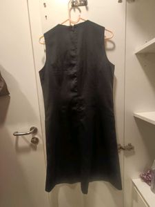 Chic Black Sleeveless Dress