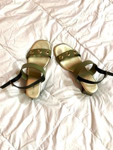 Block heels with adjustable straps