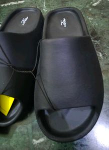 Brand new men's Black Flip-Flops siz 9