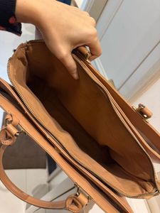 FLASH SALE🔥🔥 NEW Tan Hand / Laptop Bag