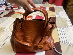 Stylish Croc-Embossed Shoulder Bag