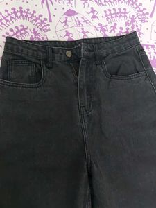 Charcoal black color baggy jeanse balloon fit