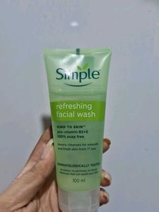 Simple Refreshing Facial Wash