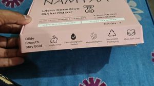 Namyaa Bikini Razor 3-Pack