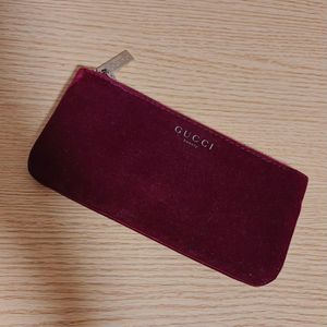 Gucci Beauty Burgundy Velvet Pouch