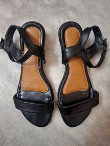 Chic Black Strappy Flat Sandals