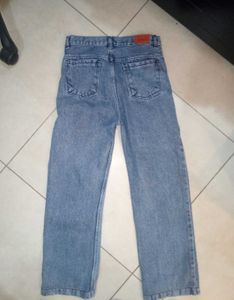 women's straight leg Blue Jeans