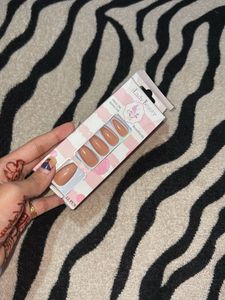 nude nails