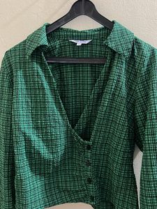 Chic Green Checkered Cropped Top