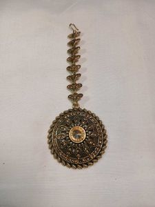 Elegant Maang Tikka