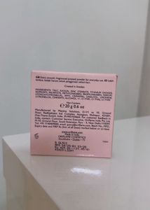 Brand New Oriflame Face Compact Powder (Light)