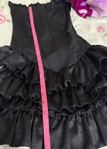 Chic Black Strapless Ruffle Mini Dress