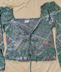 Stretchable Floral Tie-Front Crop Top