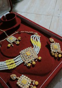 Stunning Yellow &amp; Pearl Jewellery Set