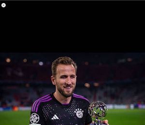 Bayern set Kane worldmap edition footballJersey