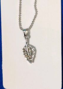 Delicate Leaf Pendant Necklace