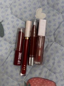 3 nude shade lipsticks with one liquod lipstick fr