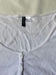 H&amp;M White Button-Up Crop Top