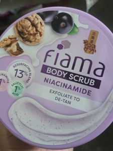 Fiama Body Scrub Niacinamide