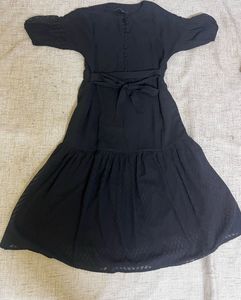 Elegant Black Midi Dress with Belt