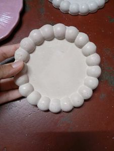 This is the white colour circle bubble tray...