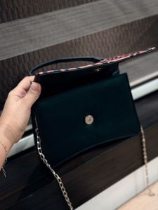 Chic Leopard Print Handbag