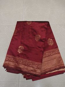 saree with golden thread work