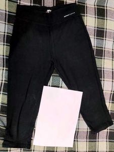 Comfortable Black Cropped Capri