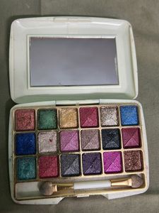 Mars 18-Color Eyeshadow