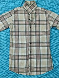 Men's Plaid Button-Down Shirt Size M