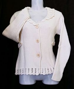 MILKY WHITE SWEATER