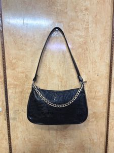Chic Black Shoulder Bag with Chain