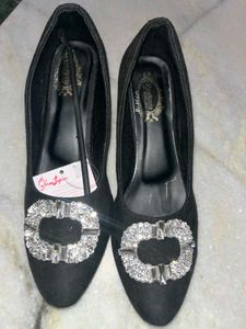 Elegant Black Heels with Crystal Embellishment